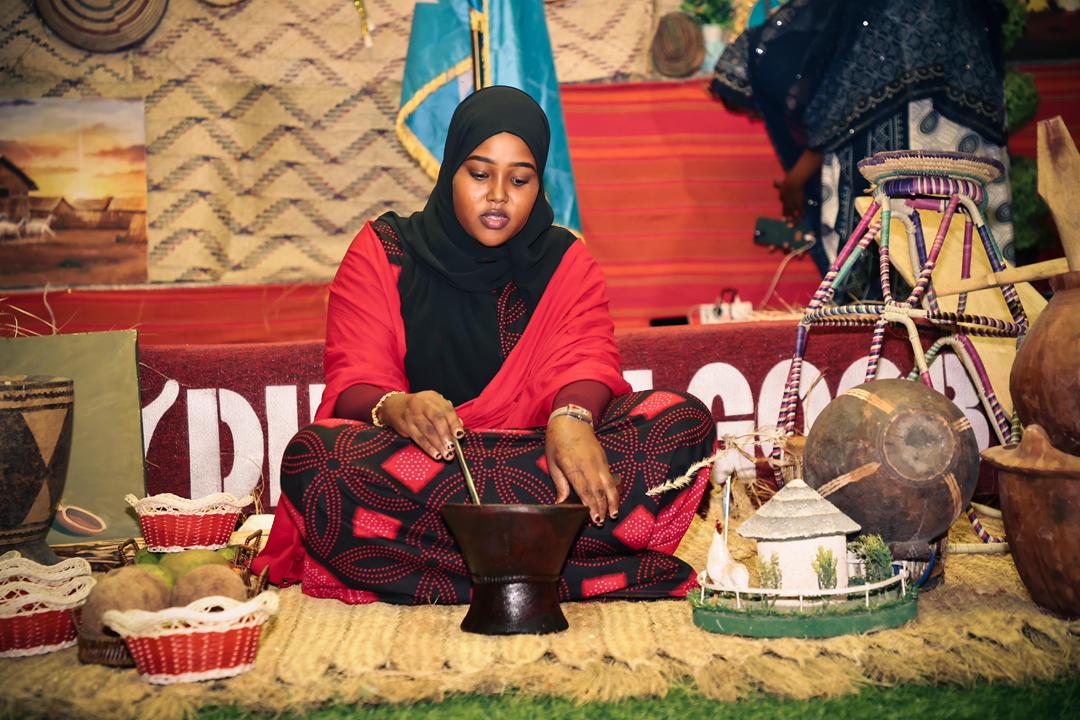 Dhaqan Goob — Girls' Night
